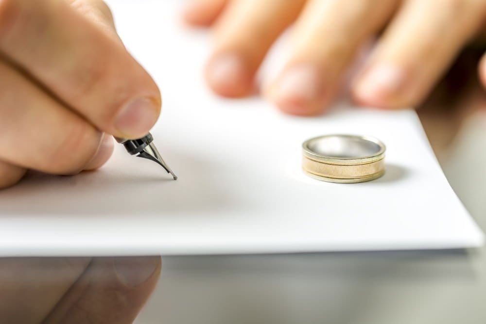 Family and divorce lawyer deals